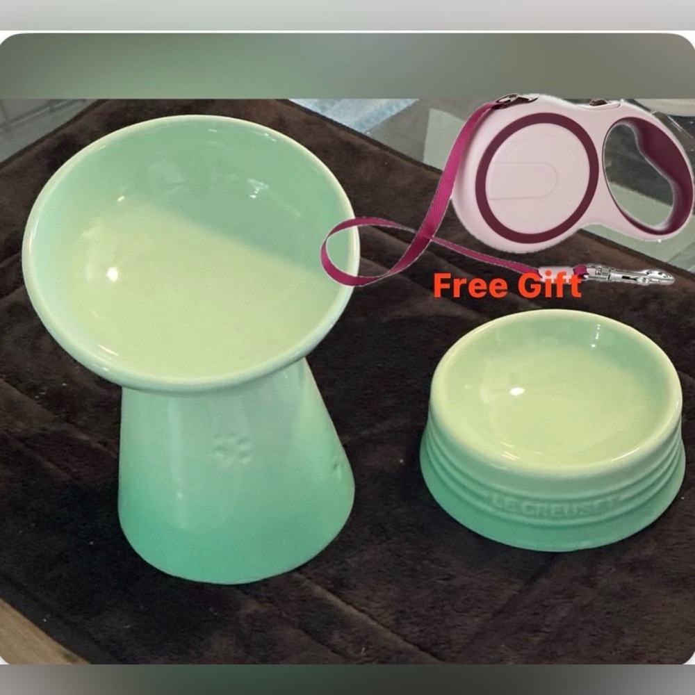 LE CREUSET PET BOWL STAND SET GREEN  (2 Pieces)